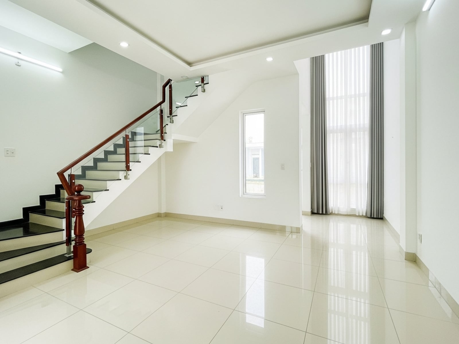 Nhà 3 tầng mặt phố Lê Hồng Phong, trung tâm Vĩnh Yên — ảnh 2