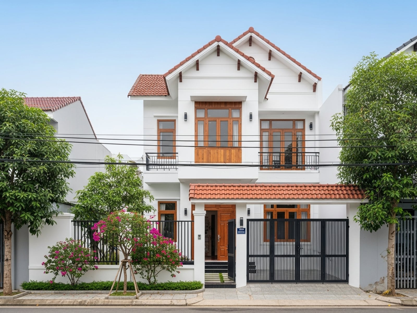 Nhà 2 tầng có sân vườn, khu dân cư thị trấn Yên Lạc